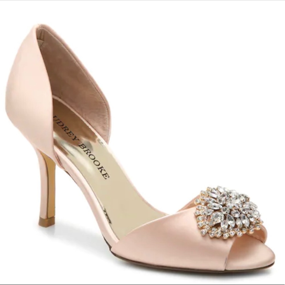 New Audrey Brooke blush heels Sz 6